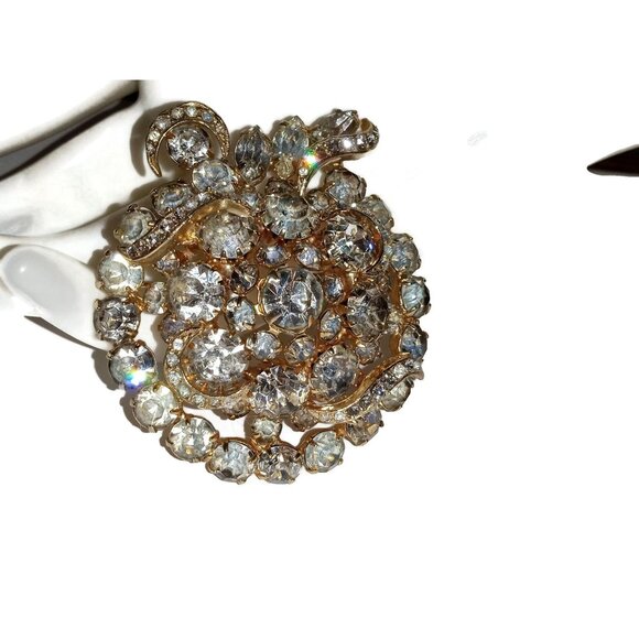 Stunning Crystal Rhinestone Brooch, Must be seen in Person. - Picture 7 of 9